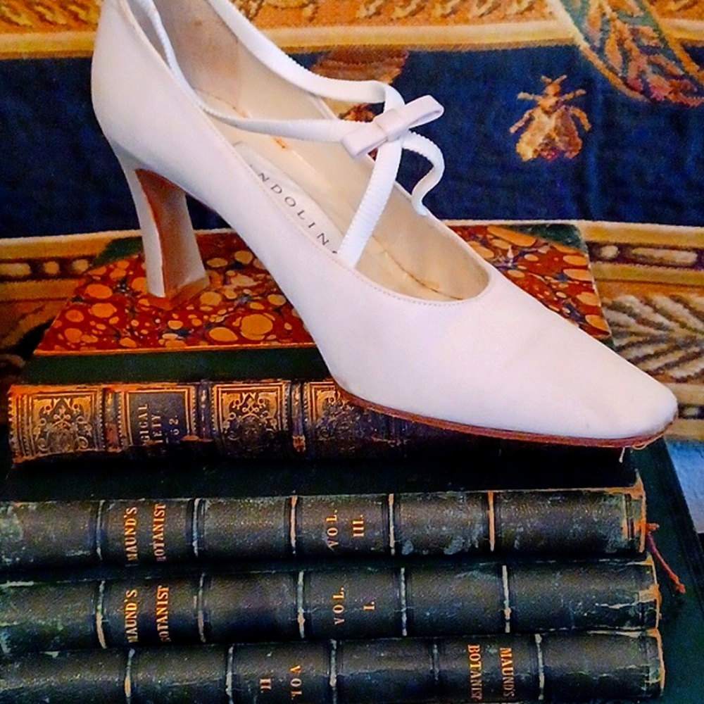Women's shoes